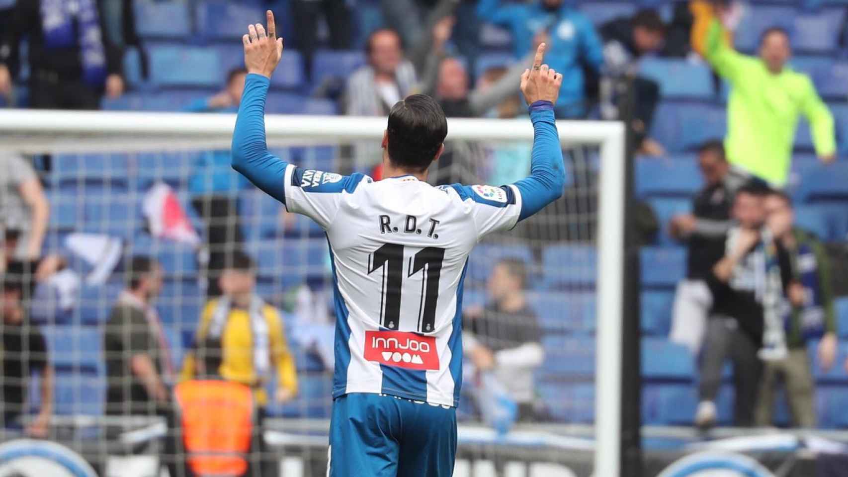 Raúl de Tomás celebra su primer gol con el Espanyol