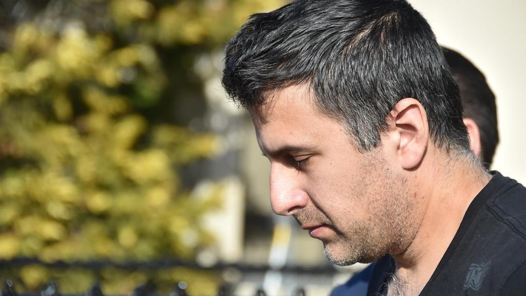 Michael Valva, padre del menor fallecido, en el momento de su detención.