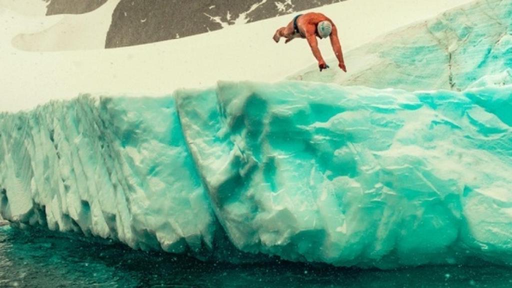 Imagen de Olle Nordell cedida por Antarctica2020 de Lewis Gordon Pugh en la Antártida. EFE