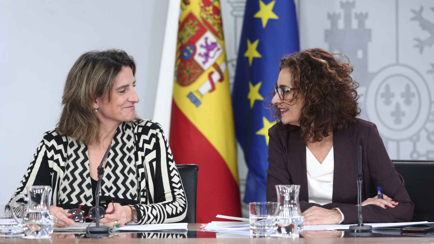 Teresa Ribera y María Jesús Montero, en la rueda de prensa posterior al Consejo de Ministros.