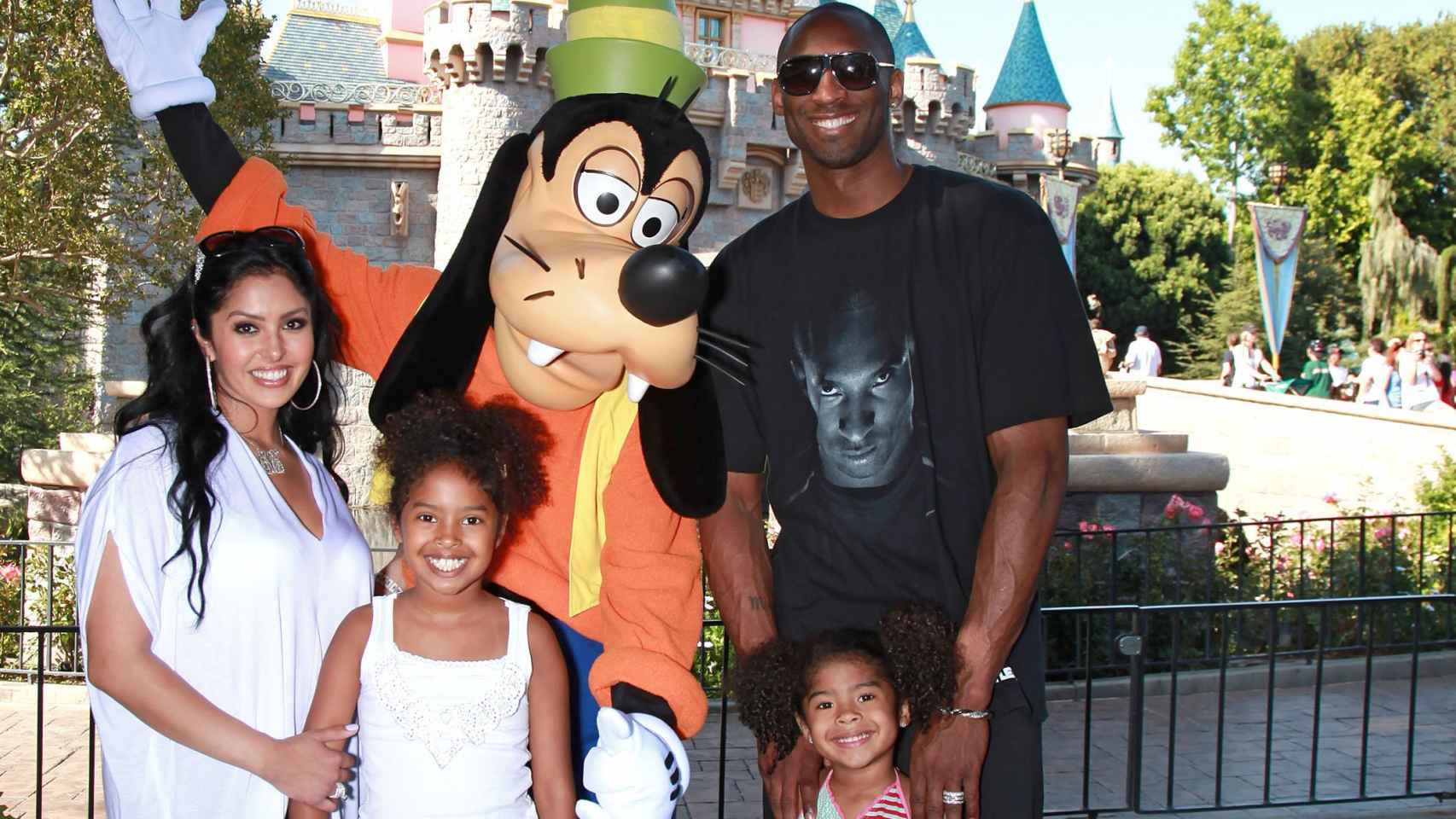 La familia, en Disneyland.