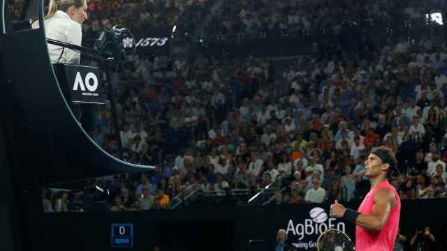 Rafa Nadal, discutiendo con la juez de silla en el Open de Australia 2020
