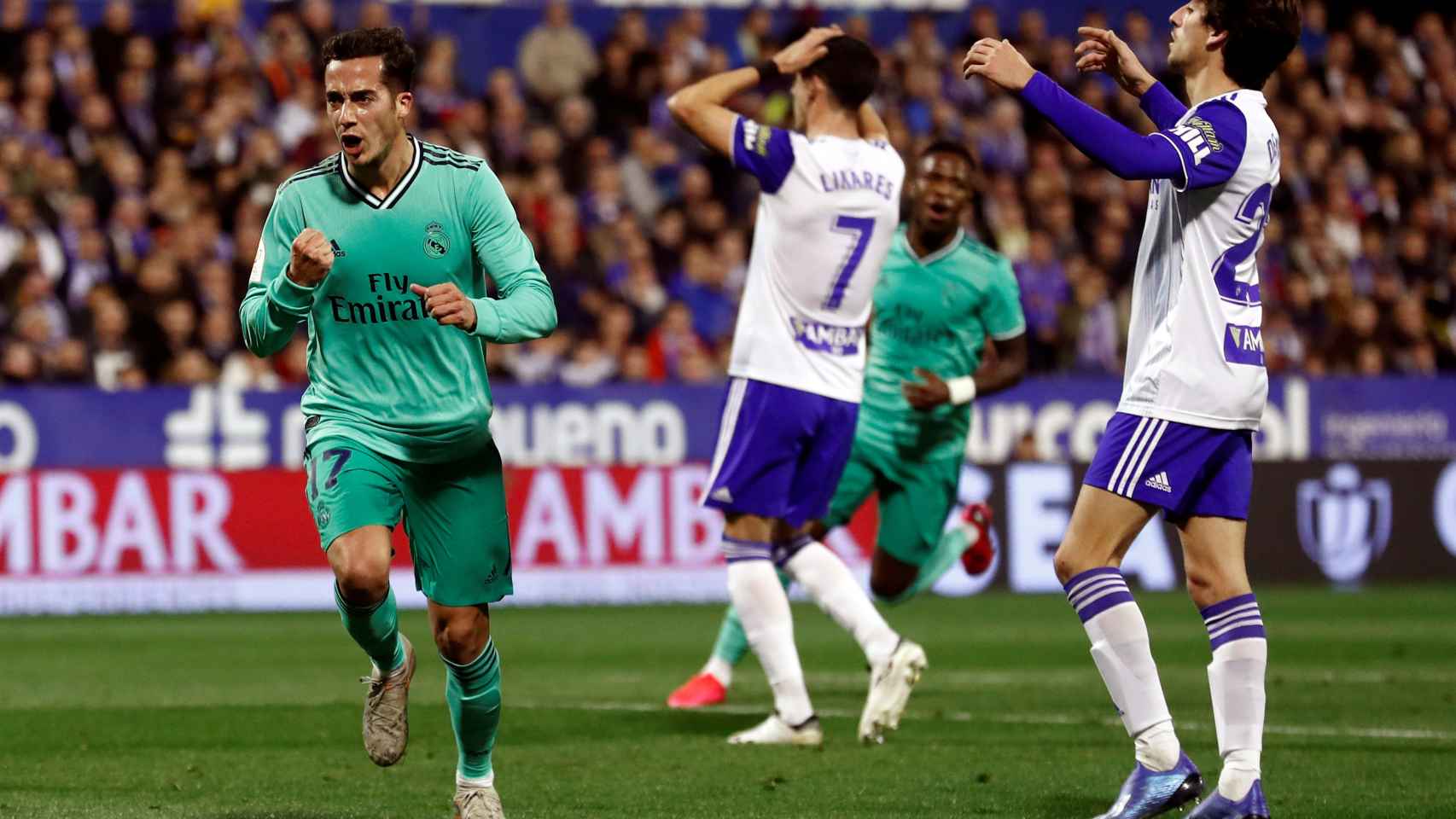 Lucas Vázquez celebra el segundo gol del Real Madrid al Zaragoza