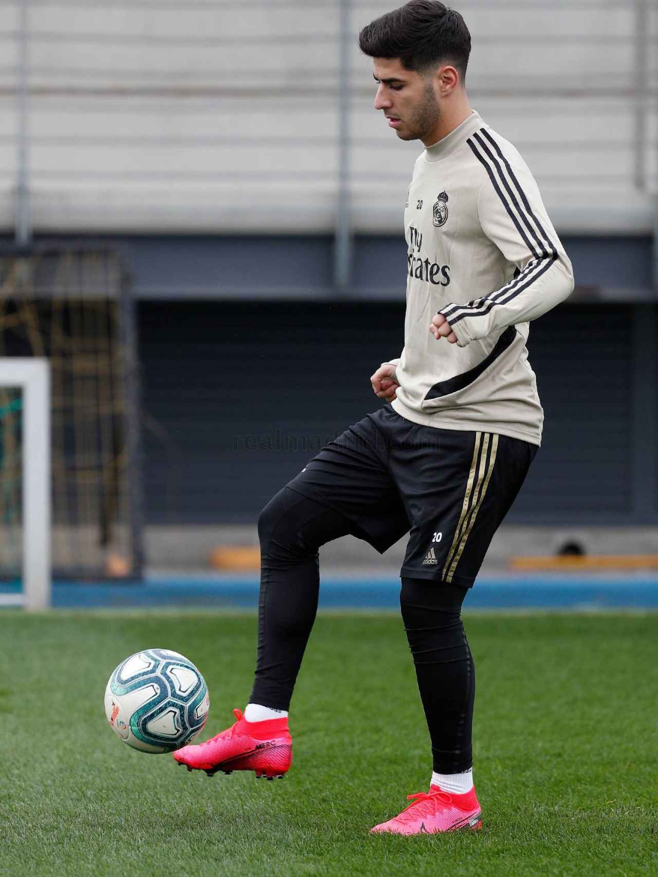 Marco Asensio, entrenando con balón