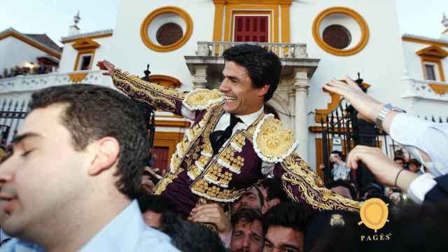 Pablo Aguado sale a hombros por la Puerta del Príncipe