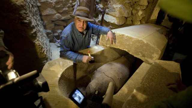 El egiptólogo Zahi Hawass, durante una de sus excavaciones.