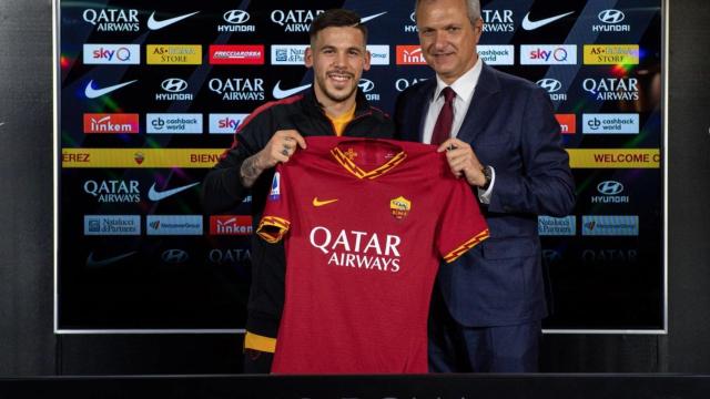 Carles Pérez, con la camiseta de la Roma