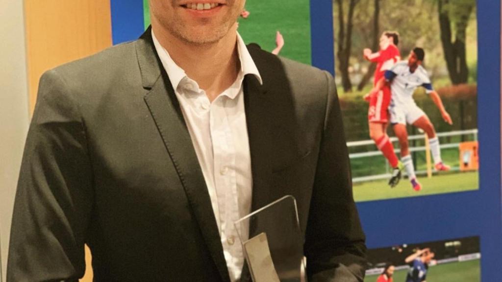 Saviola, con su premio a Mejor Jugador de Fútbol Sala Senior