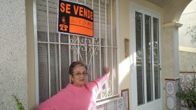 Antonia ha puesto a la venta su casa, por 100.000 euros, por las inundaciones que sufre la Ubanización La Dorada por culpa de las ramblas.