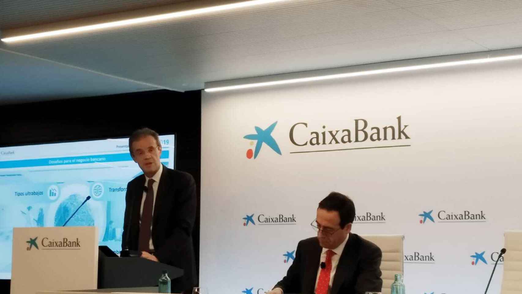 Jordi Gual y Gonzálo Gortázar, presidente y CEO de CaixaBank.