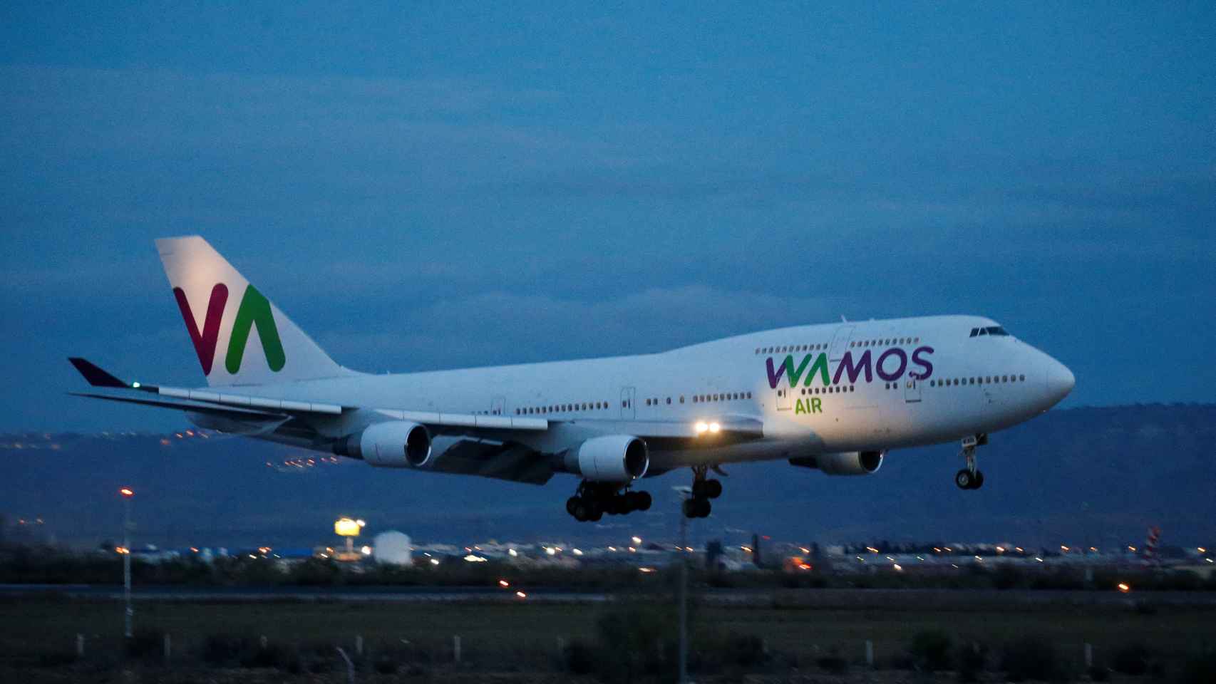 El avión que ha repatriado a los españoles de Wuhan aterriza en la base aérea de Torrejón.