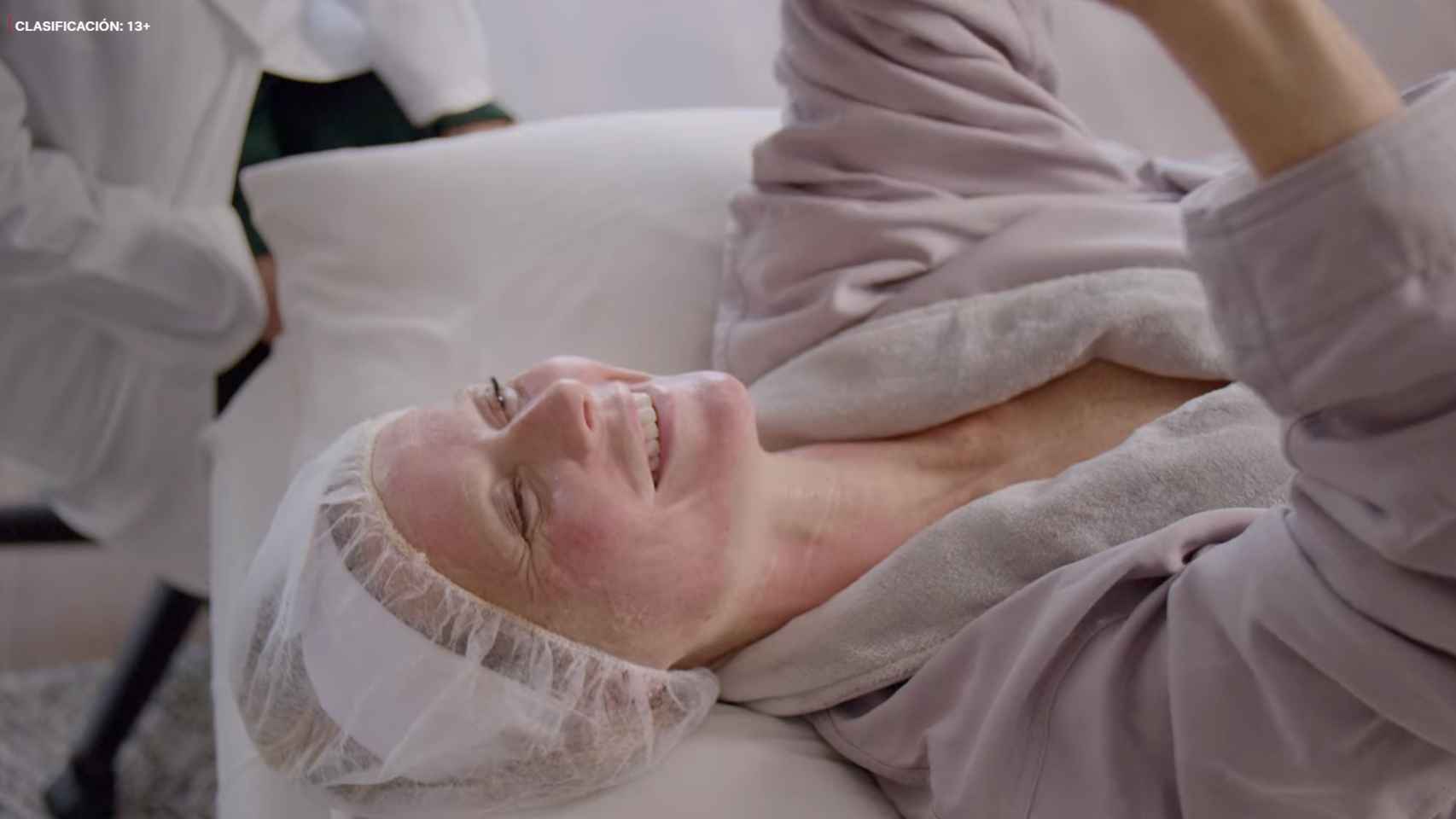 Gwyneth prueba en la serie el tratamiento facial Vampiro.