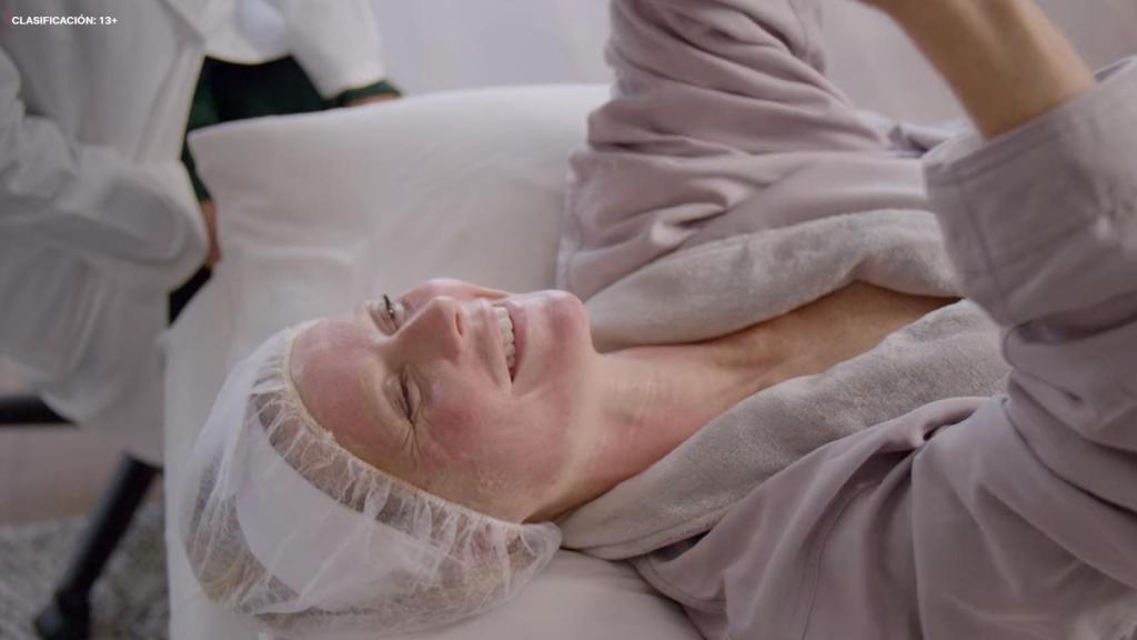 Gwyneth prueba en la serie el tratamiento facial Vampiro.