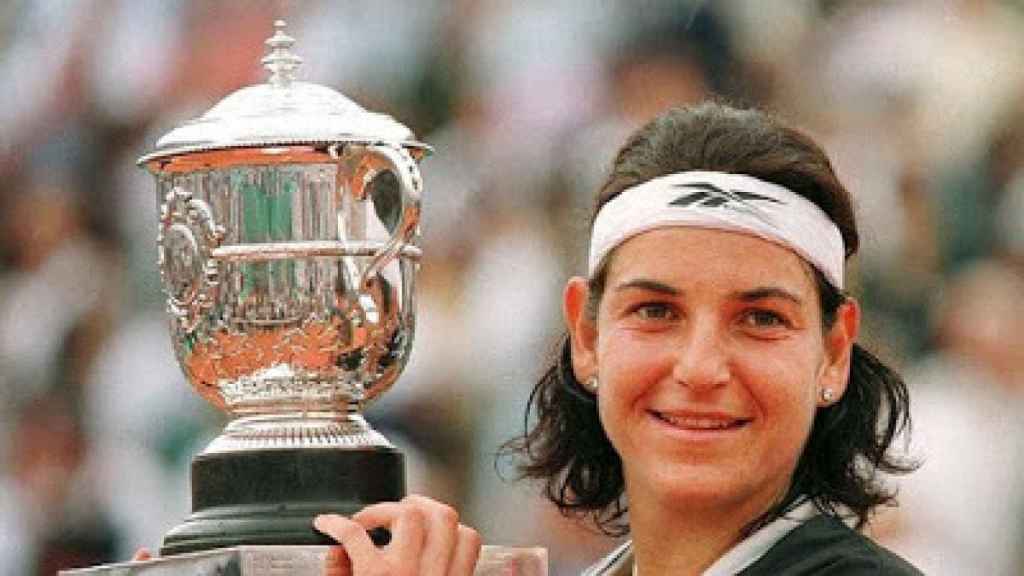 Arantxa Sánchez Vicario tras ganar Roland Garros en 1998