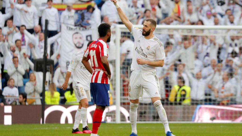 Karim Benzema celebra su gol al Atlético de Madrid