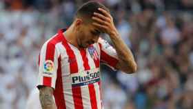 Ángel Correa se lamenta tras el gol de Benzema