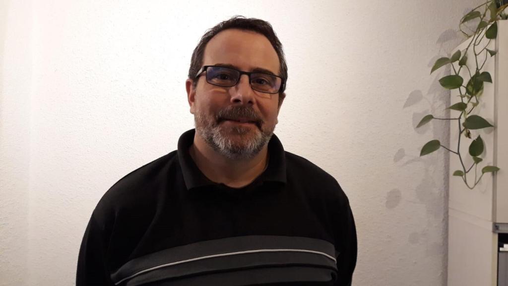 Jesús trabaja llevando la comunicación de pequeñas empresas, fundaciones o negocios de hostelería.
