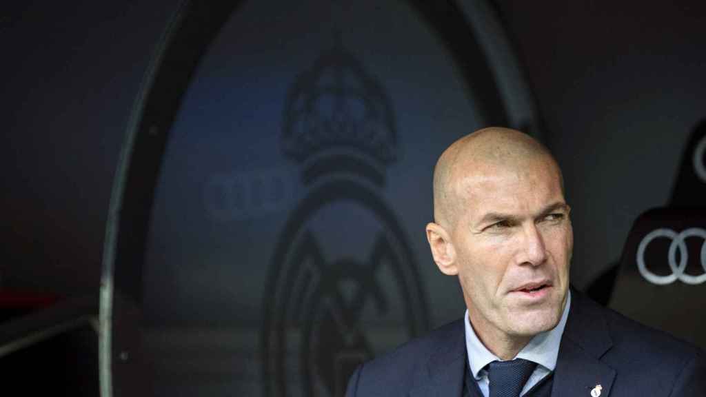 Zinedine Zidane, en el banquillo del Real Madrid