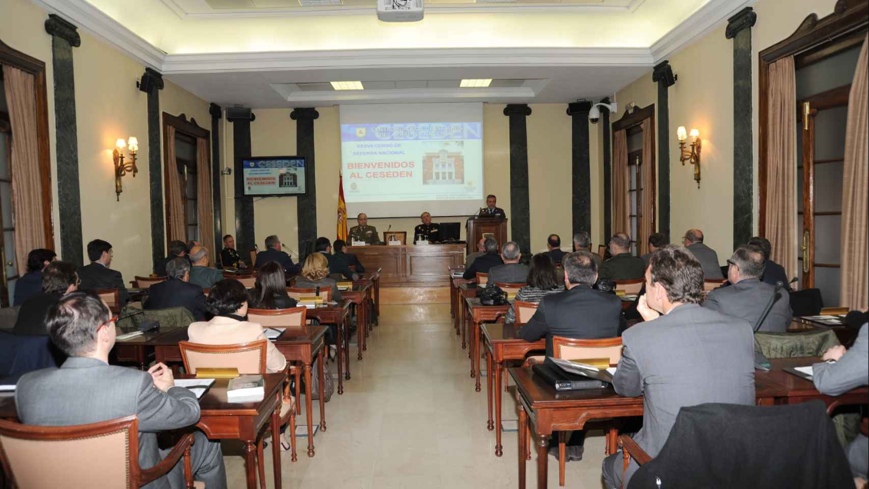 Curso en el Centro Superior de Estudios de la Defensa Nacional (CESEDEN).