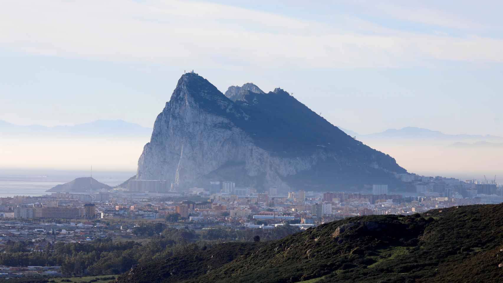 Gibraltar visto desde La Línea de La Concepción