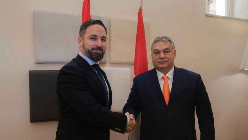 El presidente de Vox, Santiago Abascal, junto al primer ministro de Hungría, Viktor Orbán.