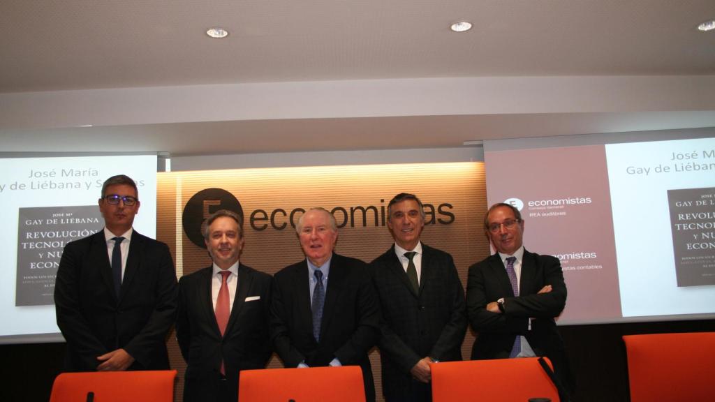 José María Gay de Liébana, en el centro.