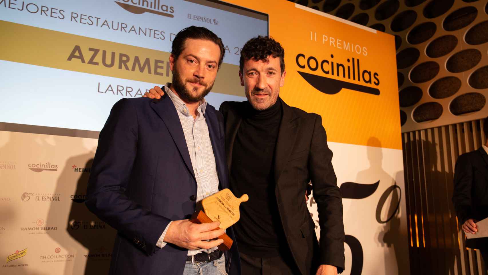 Eneko Atxa y Matteo Manzini (Azurmendi) recogen su Premio Cocinillas