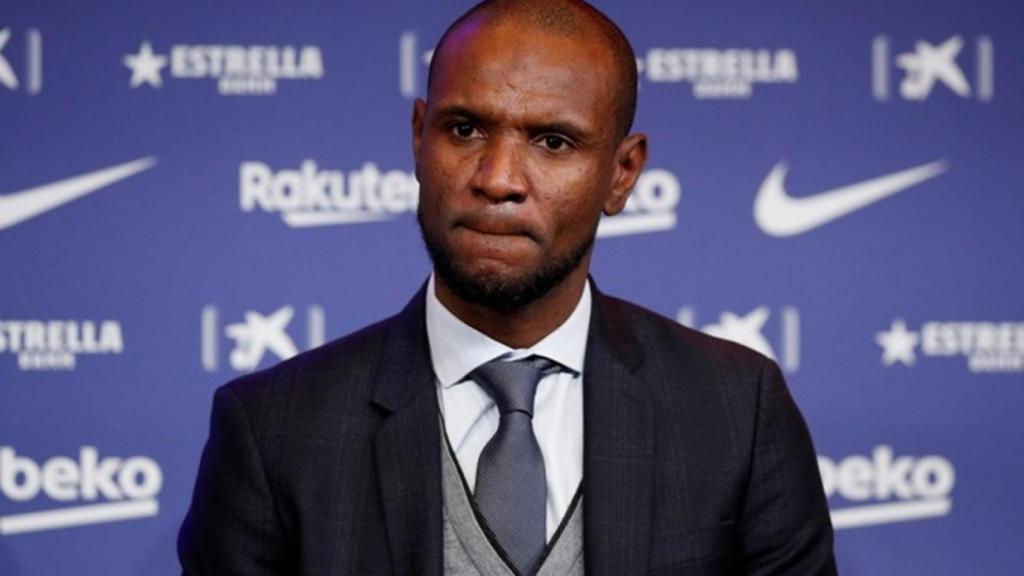 Eric Abidal, en rueda de prensa con el Barça