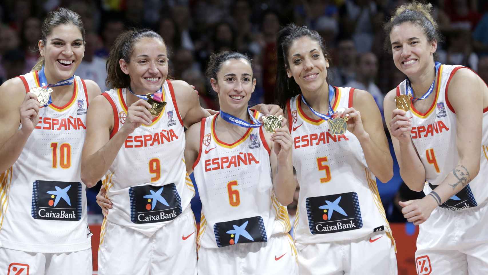 Marta Xargay, Laia Palau, Silvia Domínguez, Cristina Ouviña y Laura Nichols, con el oro del Eurobasket 2019