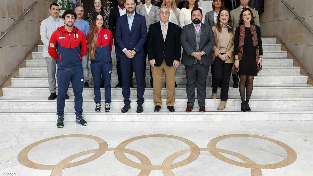 Deportistas, instituciones y miembros del Comité Olímipico Español durante la rpesentación de los dos programas
