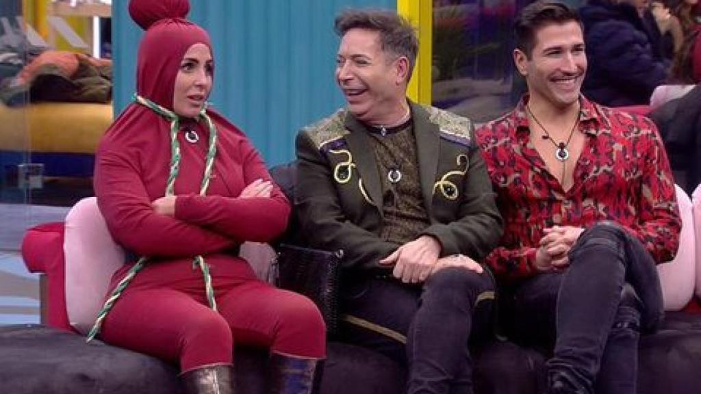 Anabel Pantoja fue obligada a disfrazarse de salchicha por colar comida en la casa.