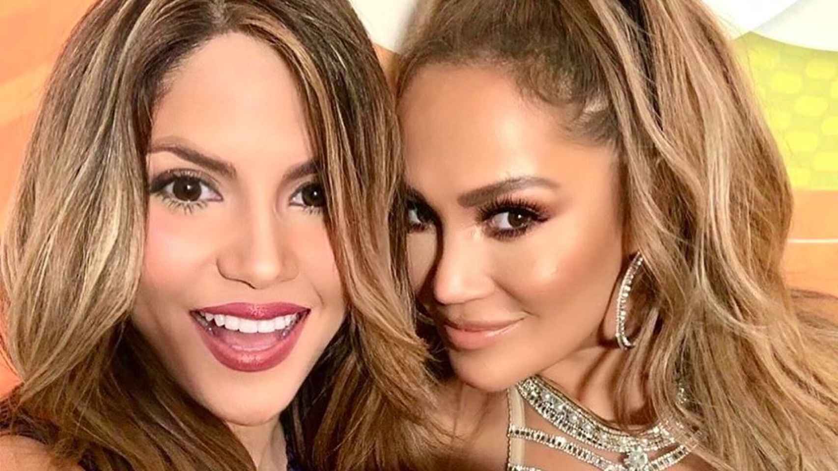 Rebeca y Connie, las dobles de Shakira y JLo, se reunieron de cara a la Super Bowl.
