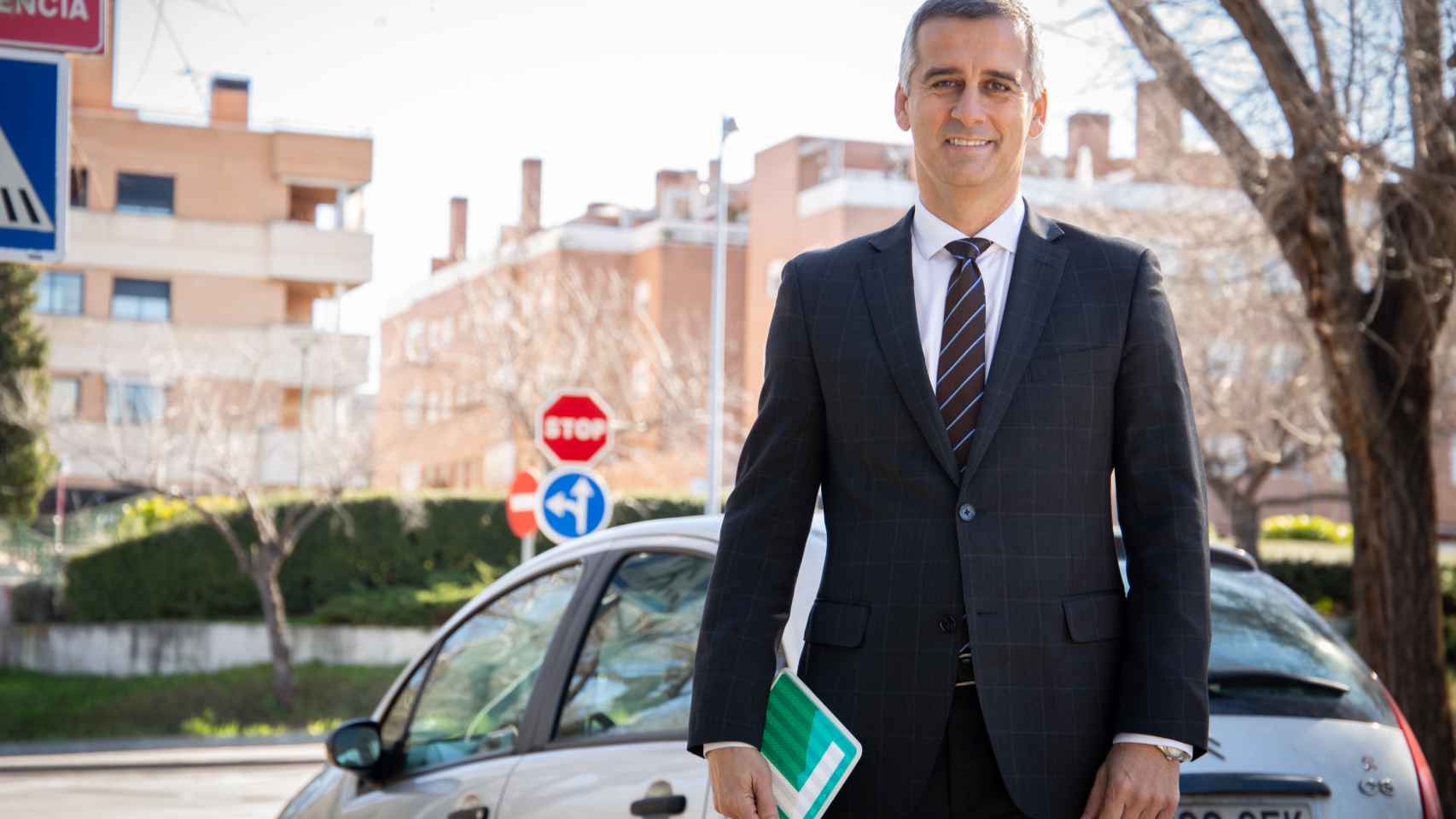 Enrique Llorca, a favor de preparar el carnet de conducir con vehículos eléctricos.