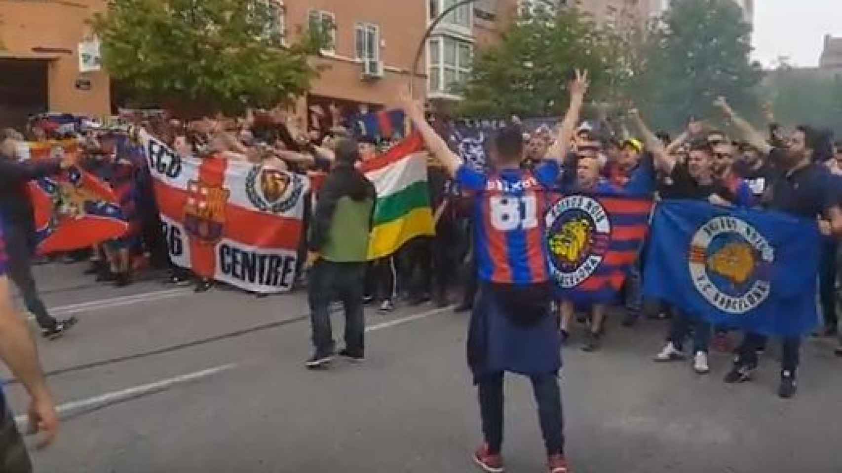 Corteo de los ultras del Barça antes de un partido
