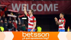 Soldado celebra la victoria con el Granada