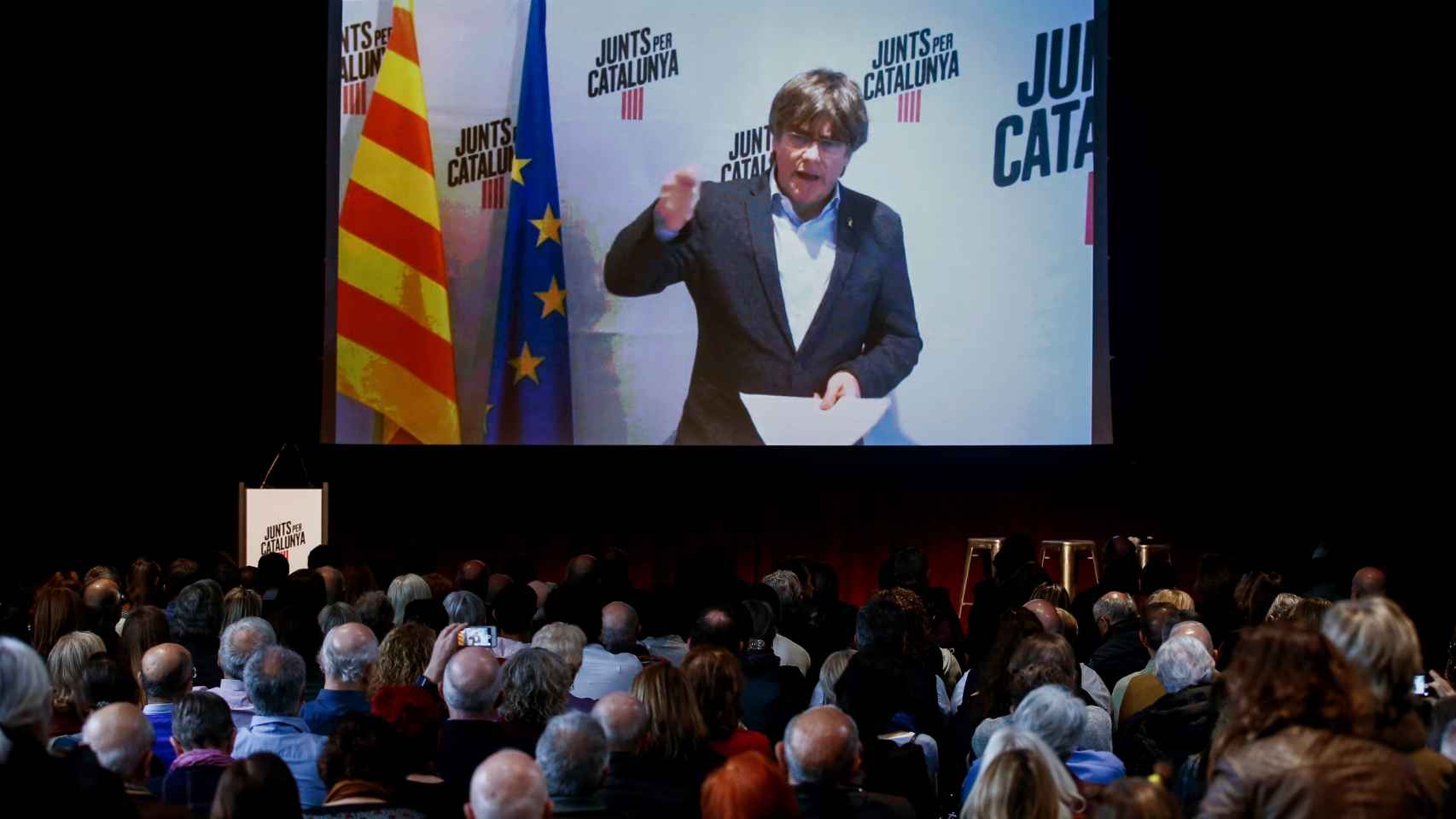 Carles Puigdemont interviene por videoconferencia desde Waterloo en el acto de JxCat en El Born de Barcelona.