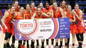 Las jugadoras de la selección española de baloncesto celebran su presencia en Tokio