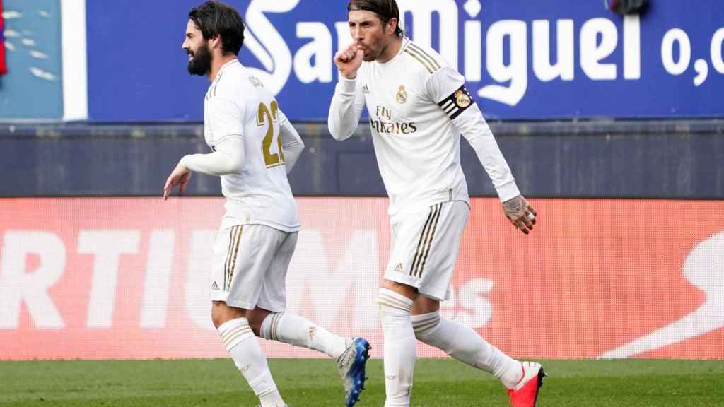 Sergio Ramos celebra su gol a Osasuna
