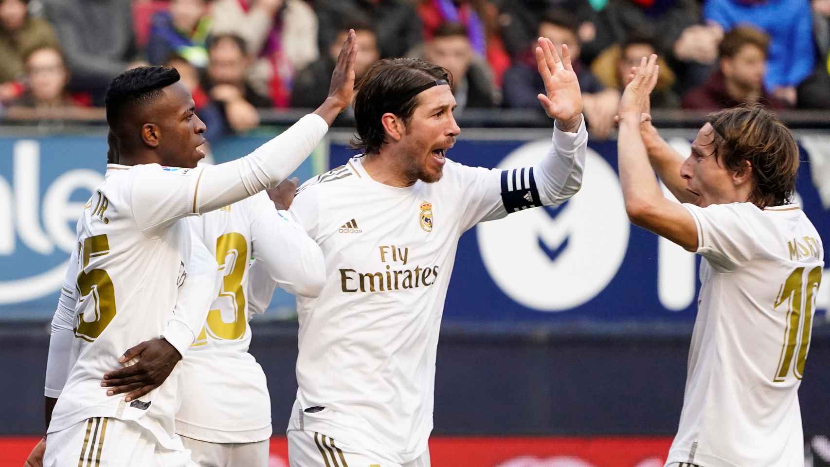 Los jugadores del Real Madrid celebran la victoria ante Osasuna