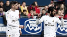 Fede Valverde e Isco celebran un gol en El Sadar
