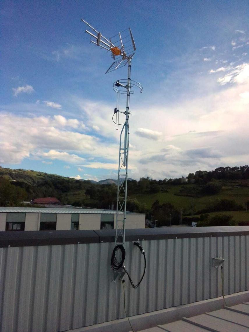 Una de las antenas modificadas recientemente por Patricio.