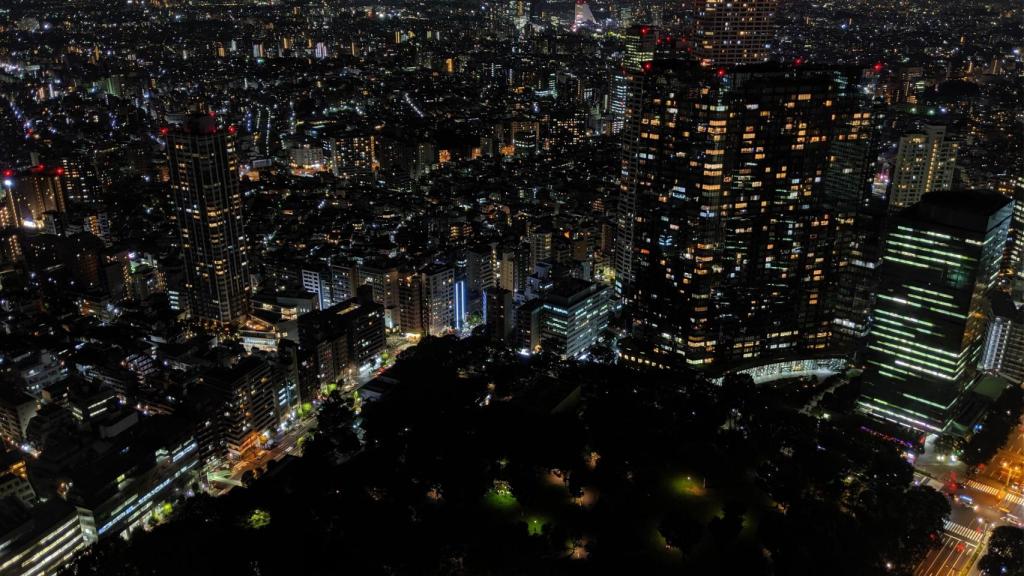 La vista nocturna de Tokio desde el Ayuntamiento