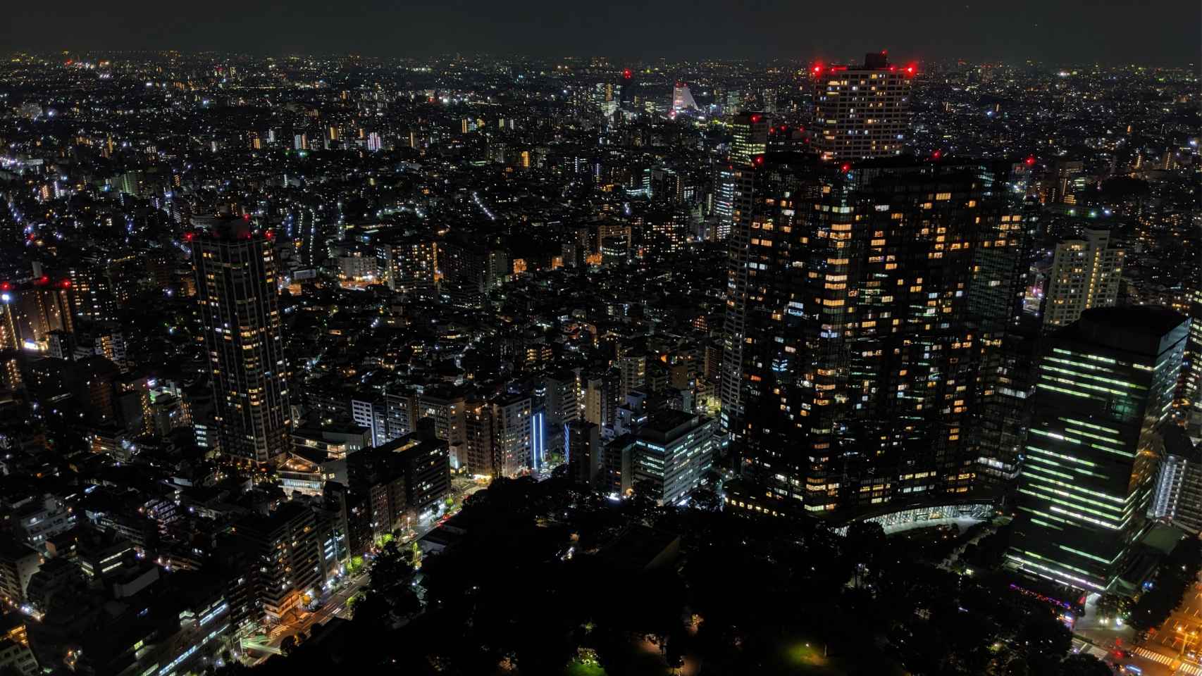 La vista nocturna de Tokio desde el Ayuntamiento