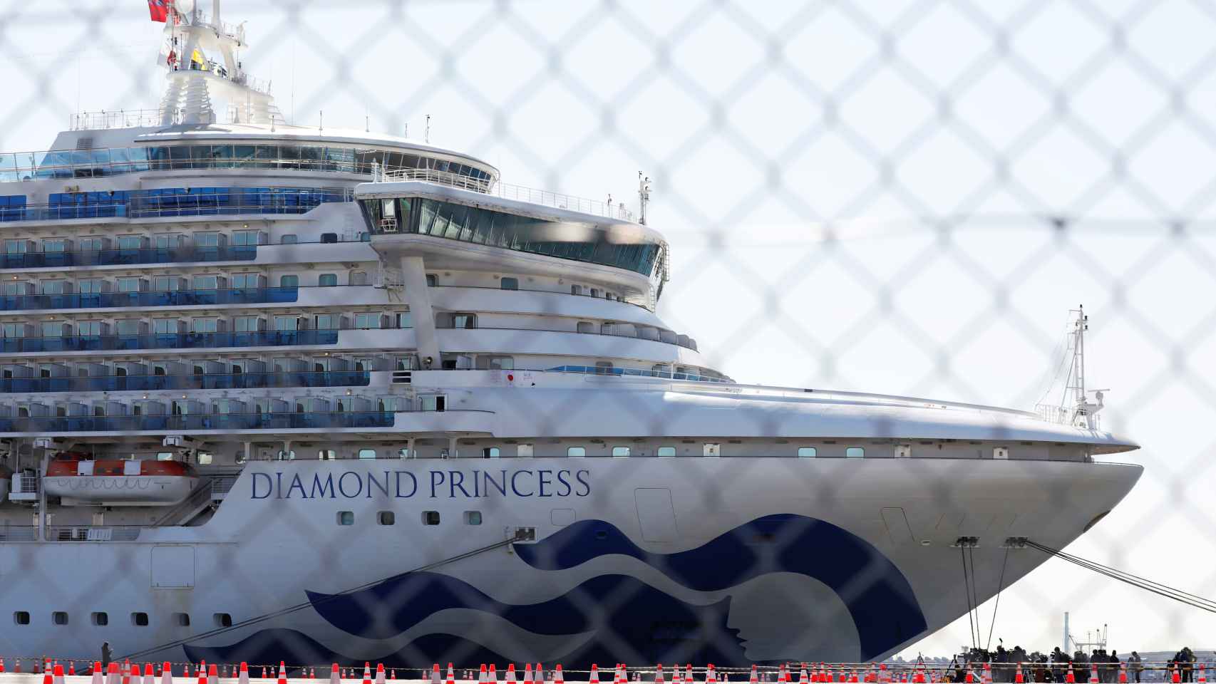 El Diamond Princess atracado en el puerto de Yokohama.