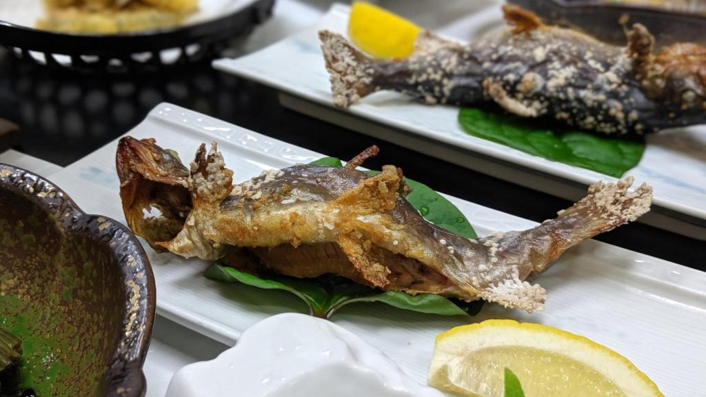 Trucha en la cena de Akao-kan