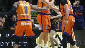 Marinkovic y Dubjlevic, durante un partido de Liga Endesa con Valencia Basket