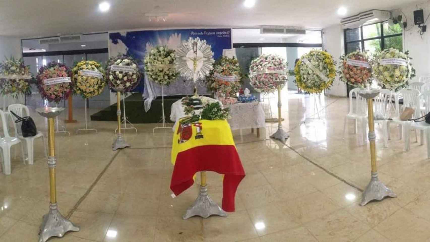 El funeral de Marcos, Janaína, David y Carolina, ya en Brasil.
