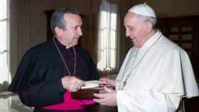 El obispo Gerado Melgar junto al Papa Francisco
