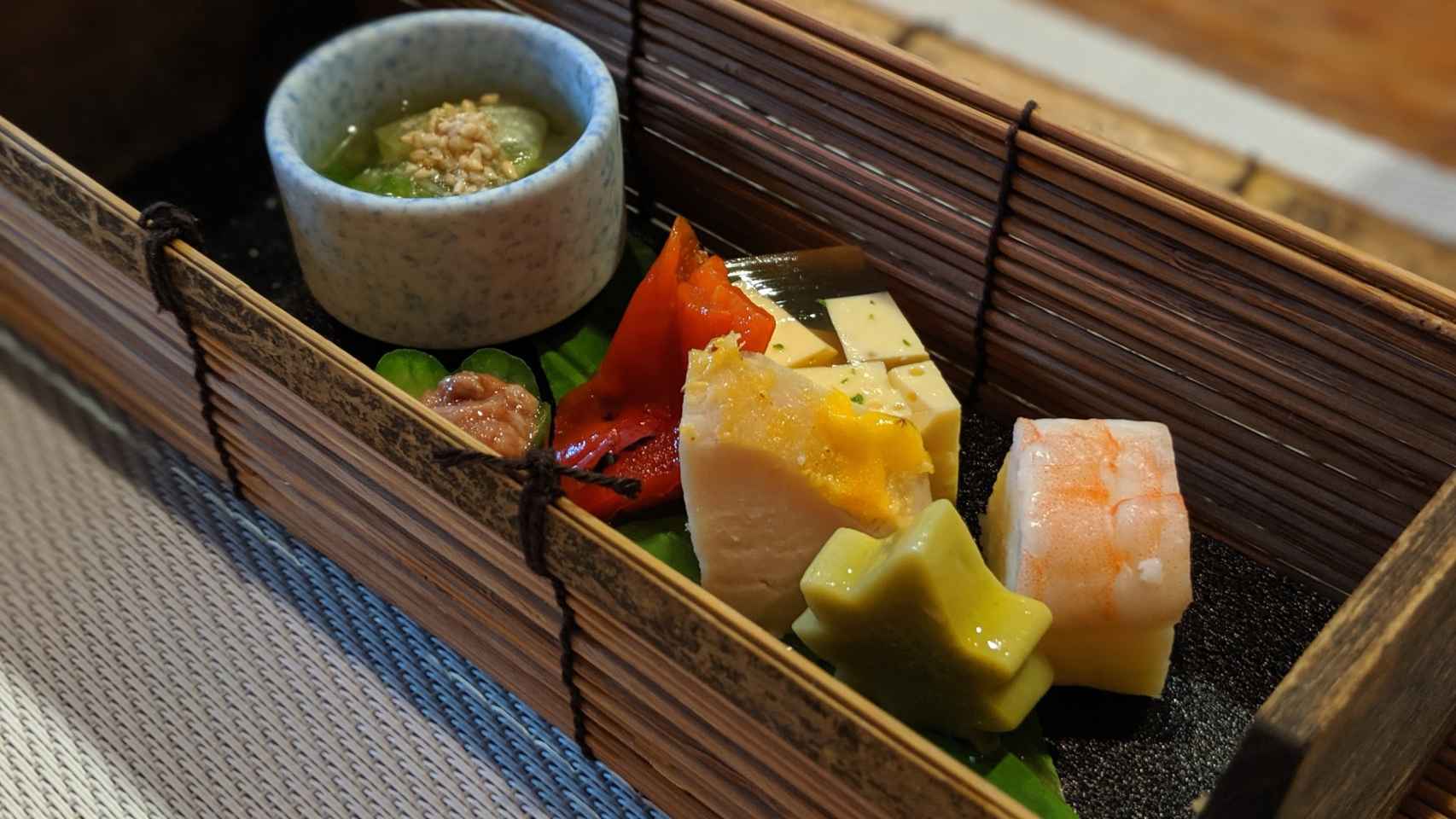 Sushi y encurtidos en Gion Shirakawa Namisato (Kioto)