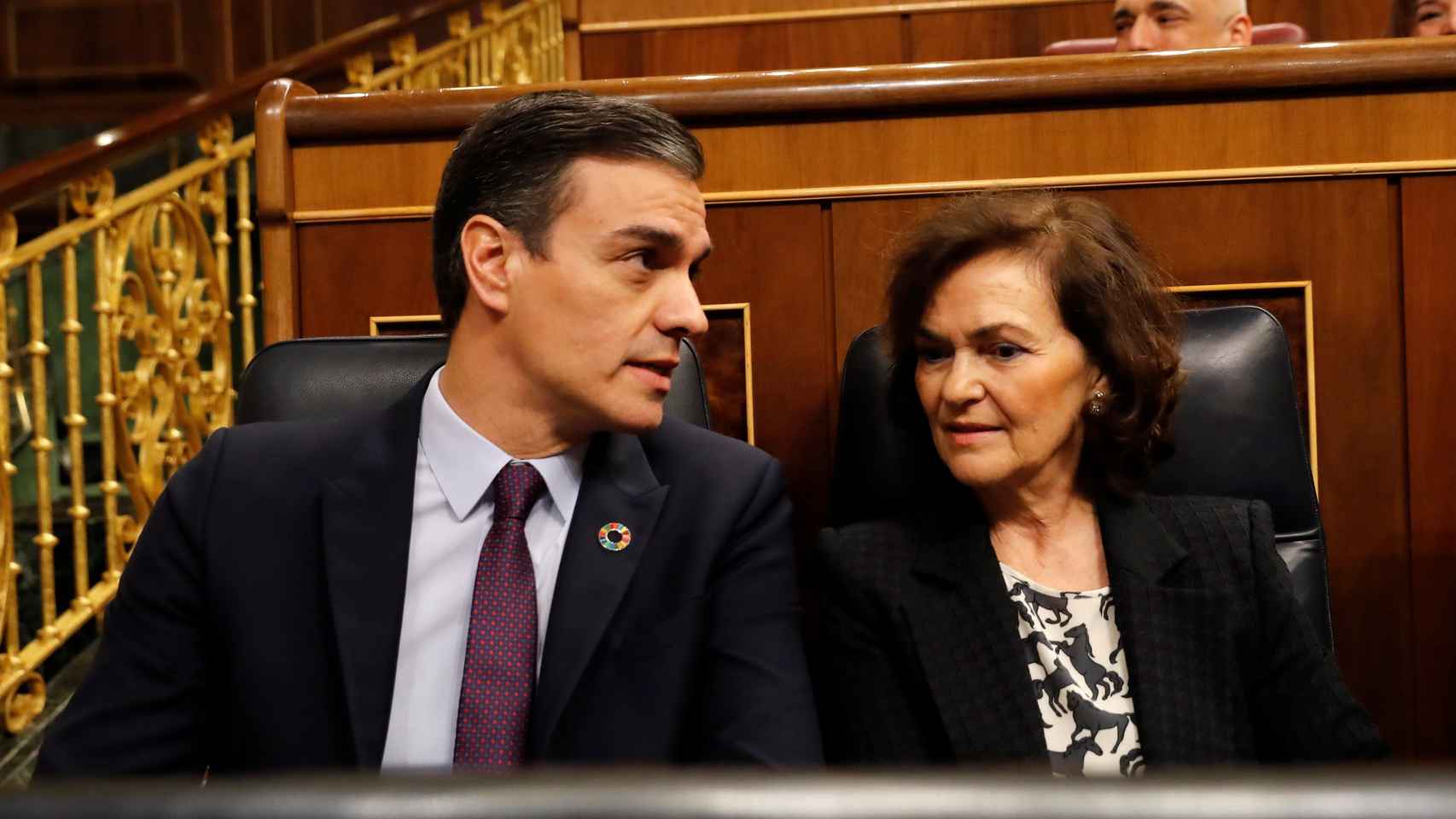Pedro Sánchez y Carmen Calvo durante la primera sesión de control al Gobierno.